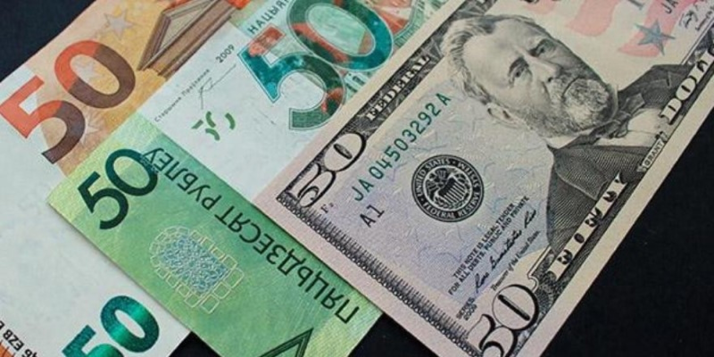 На торгах 19 апреля доллар, евро и юань подешевели, российский рубль подорожал