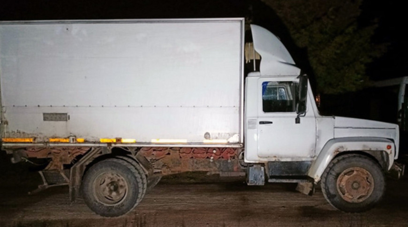 Нетрезвый водитель на грузовике насмерть сбил своего отца. Суд назначил четыре года поселения