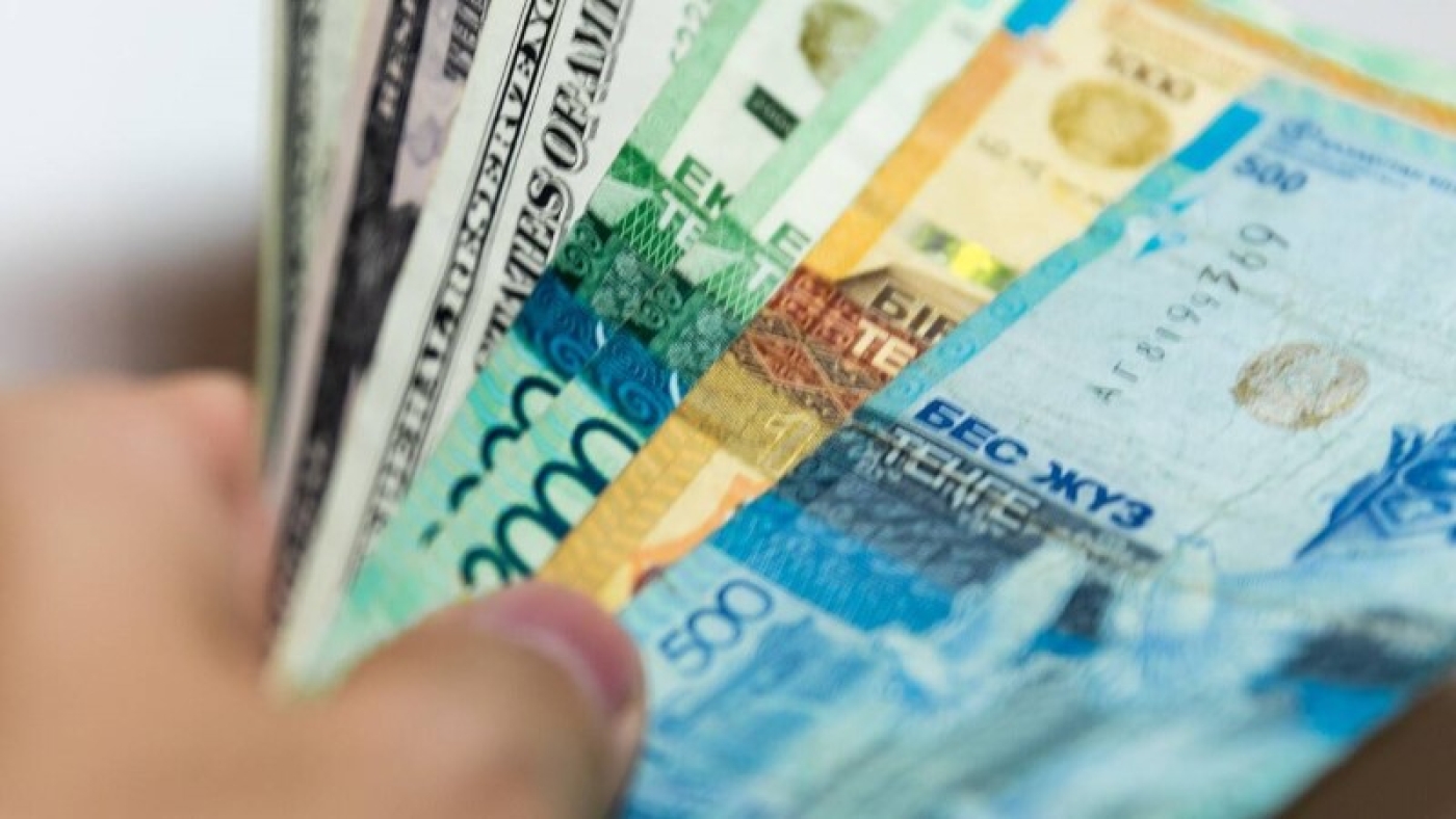 Российский рубль подорожал, доллар и юань подешевели на торгах 18 апреля
