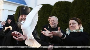 Православные верующие празднуют Благовещение Пресвятой Богородицы