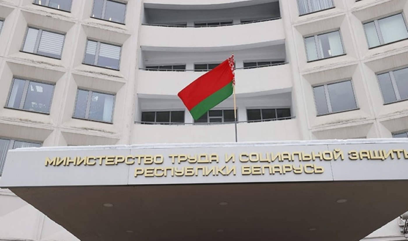 Минтруда: получатели соцвыплат должны обратиться в банк до 20 июня для открытия базового счета