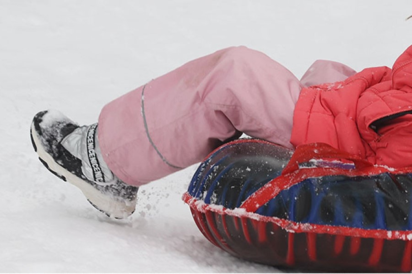 Четверо в реанимации. Более 90 детей обратились в РНПЦ неврологии и нейрохирургии после катания на тюбингах