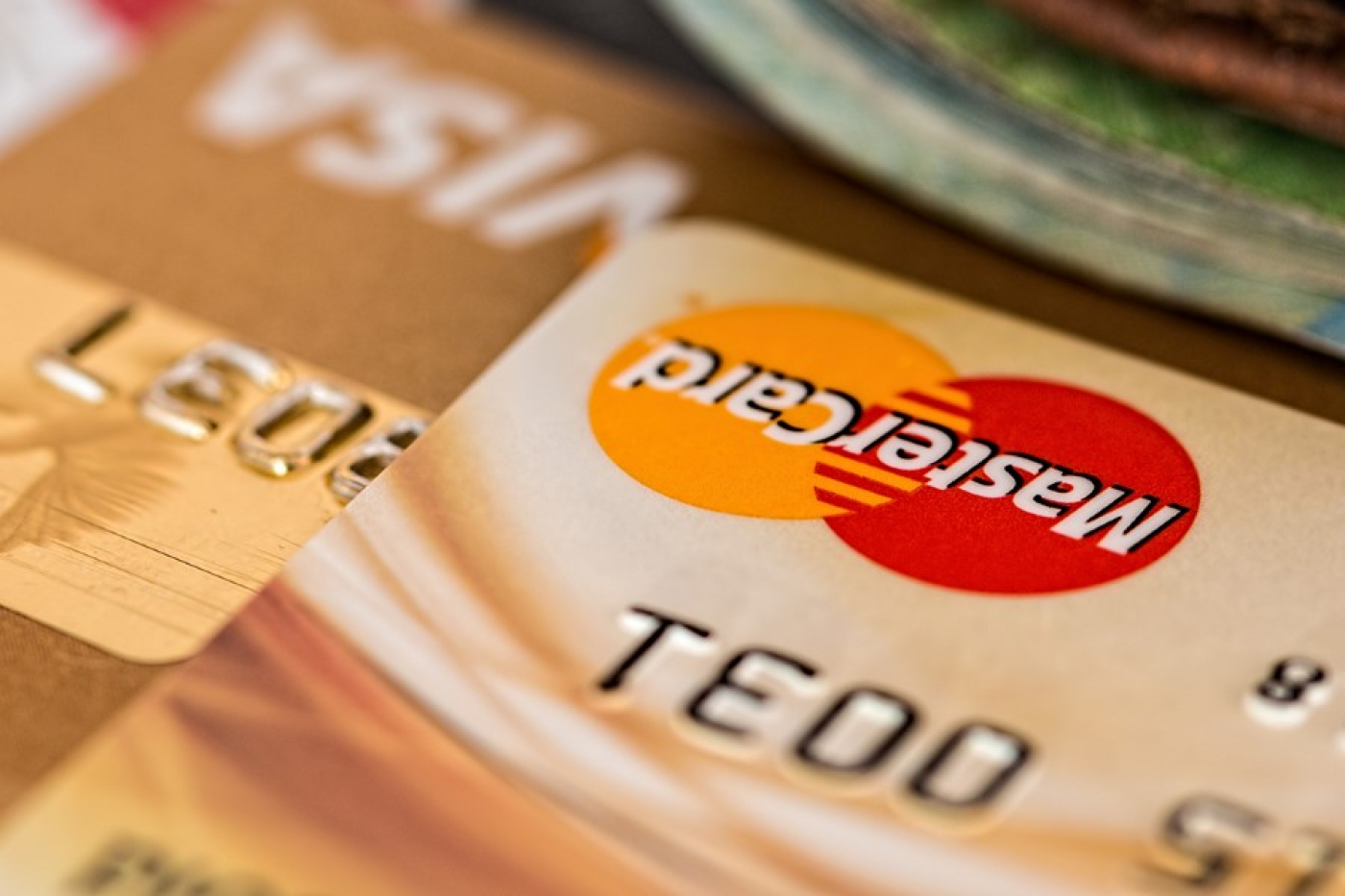 Мошенники продолжают втягивать молодежь в дропперство