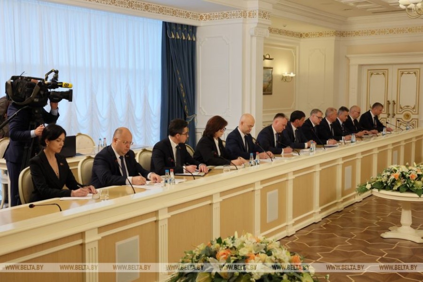 "Ваша работа - это "горячая сковородка". Лукашенко собрал совещание с руководством Администрации Президента