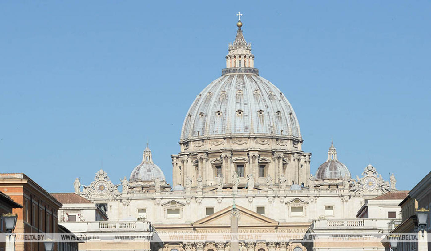 Похороны Папы Бенедикта собрали тысячи людей в Ватикане