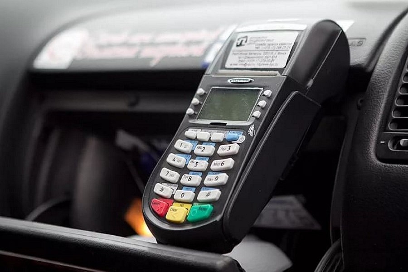 С 1 ноября в маршрутных такси станет обязательным использование платежных терминалов