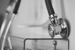 Заложенность ушей: нормальная реакция или повод для беспокойства? Отвечает врач