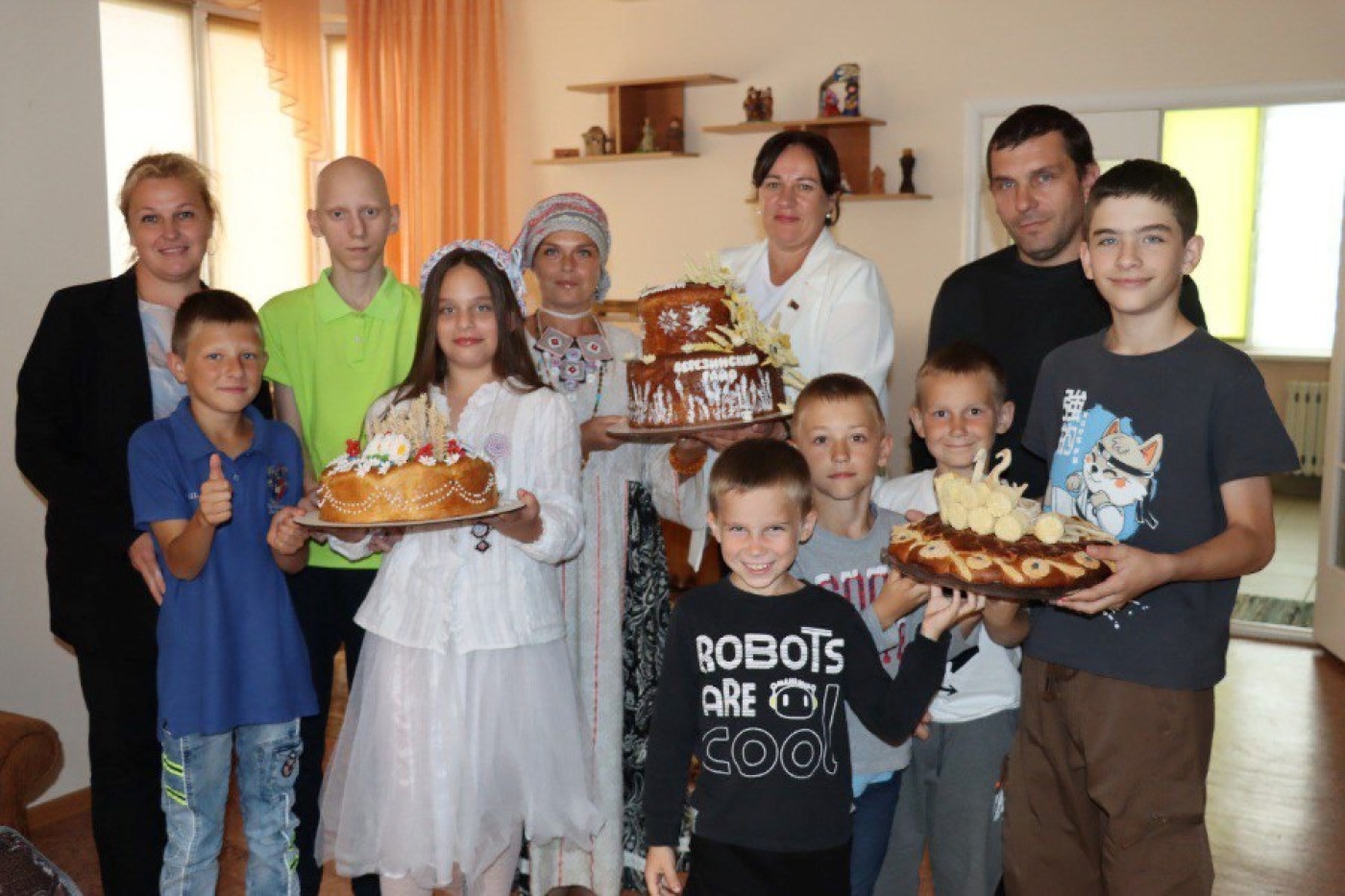 Караваи с районных «Дожинок-2025» были переданы в детский дом семейного типа