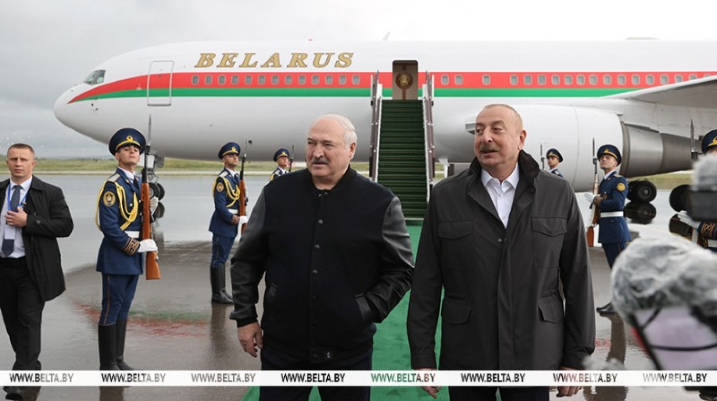 Лукашенко и Алиев посещают возрождаемые территории Азербайджана
