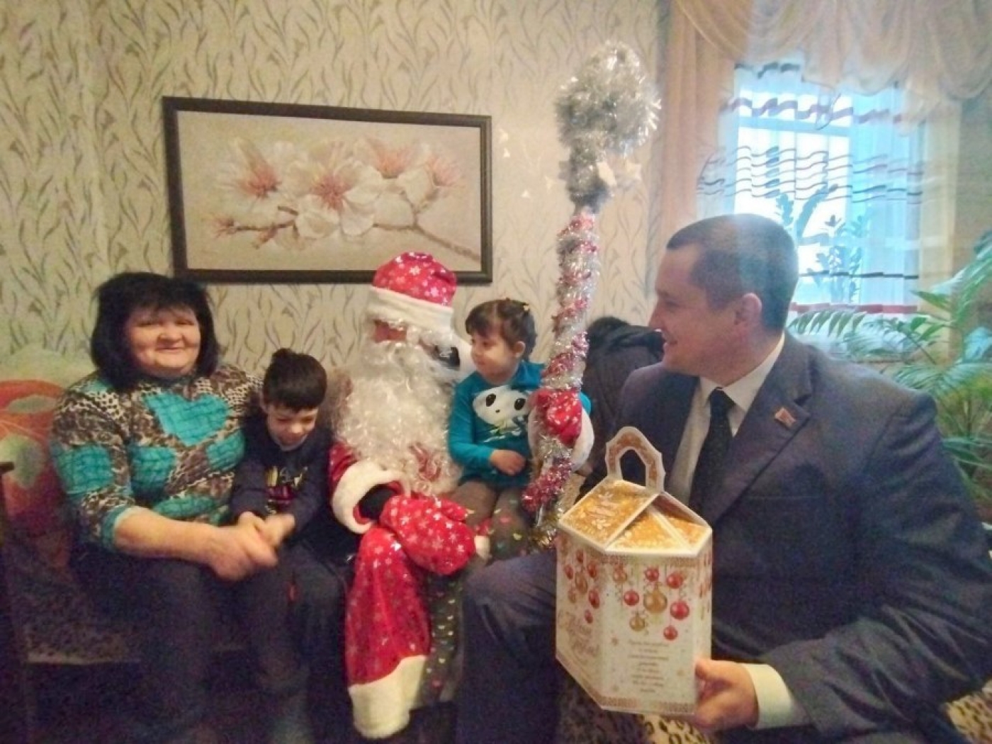 Акция «Наши дети». Подарки, пожелания и поздравления получила семья Жилевич