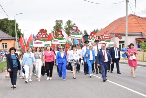 Фотофакт: торжественное шествие участников митинга ко Дню Независимости