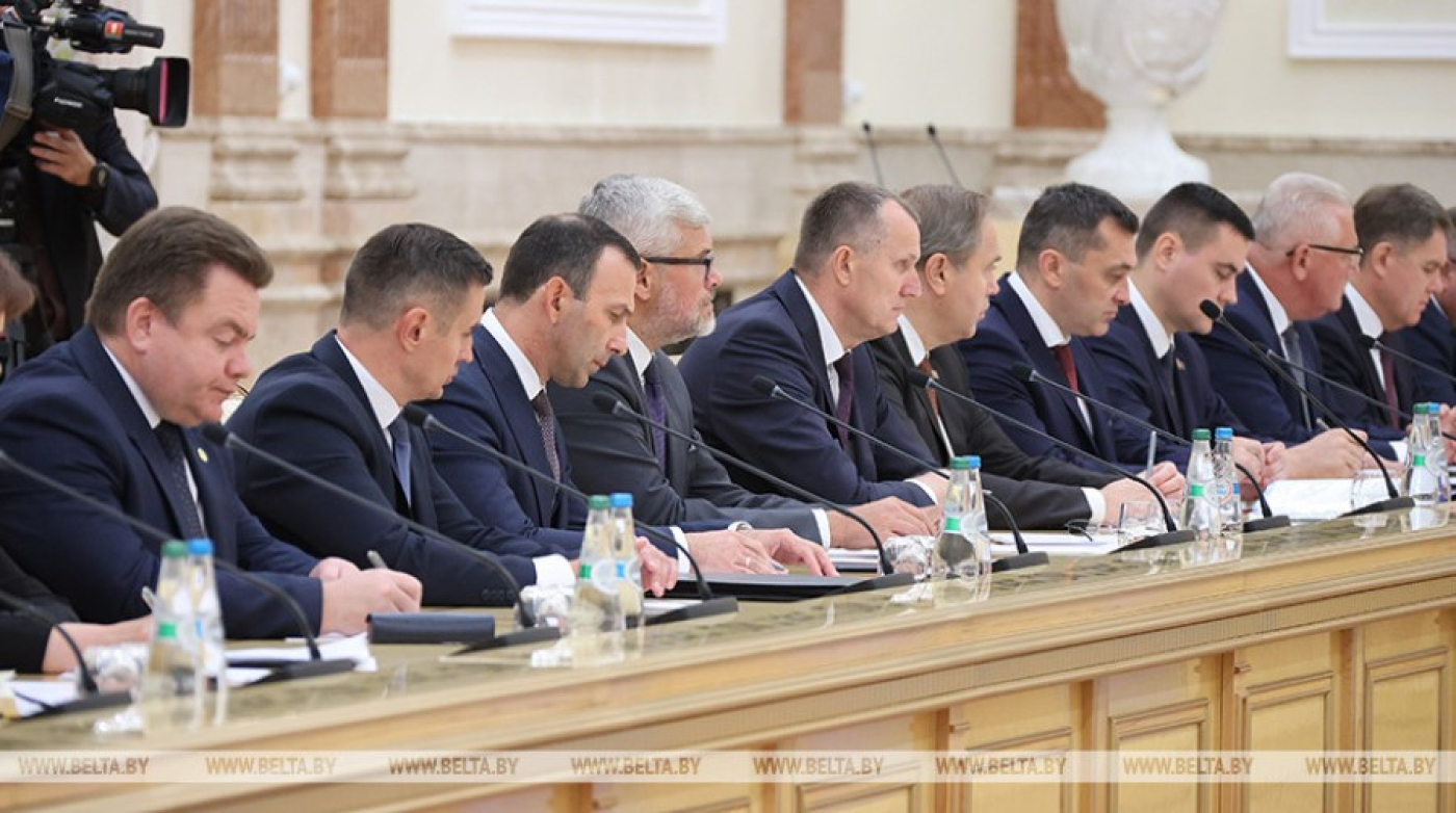 Президент требует от губернаторов не устраняться от вопросов образования