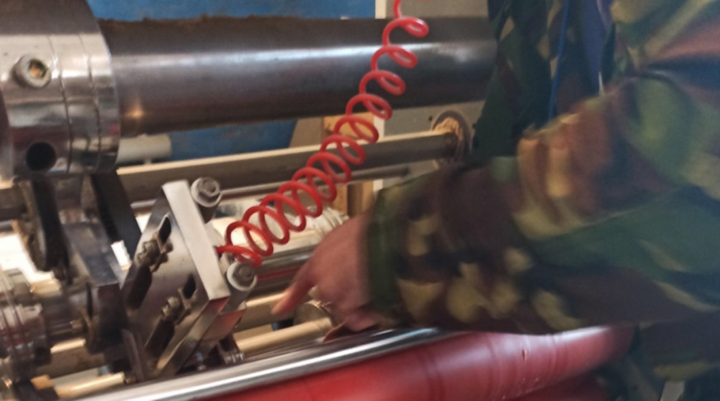 В Быхове руку работника предприятия зажало в станке для резки картона