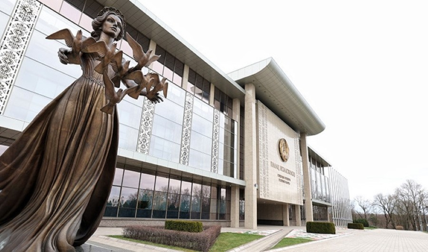 Лукашенко поздравил работников ЖКХ с профессиональным праздником