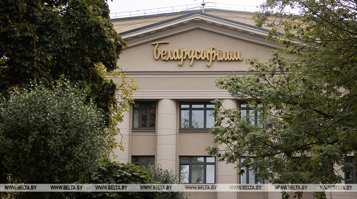 Животрепещущие темы и поменьше кровищи. Чего Лукашенко ждет от "Беларусьфильма"