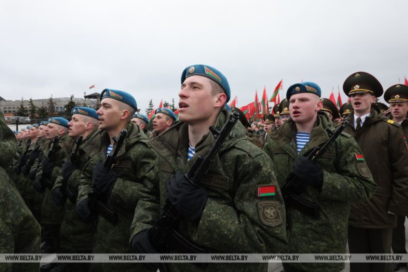 Белорусские военнослужащие принесли клятву на верность народу и Президенту