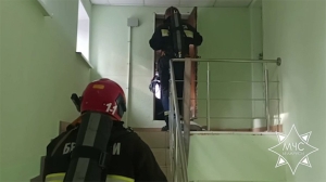 Спасатели ликвидировали возгорание в шахте лифта Березинской ЦРБ