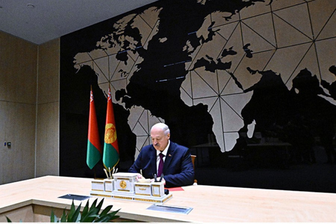 Лукашенко подписал документ о присоединении Беларуси к предложенному Трампом Совету мира