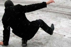 Зимние травмы на производстве: Напоминаем о безопасности на гололеде