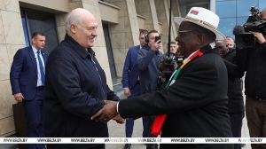 Лукашенко проводил Президента Зимбабве в аэропорту