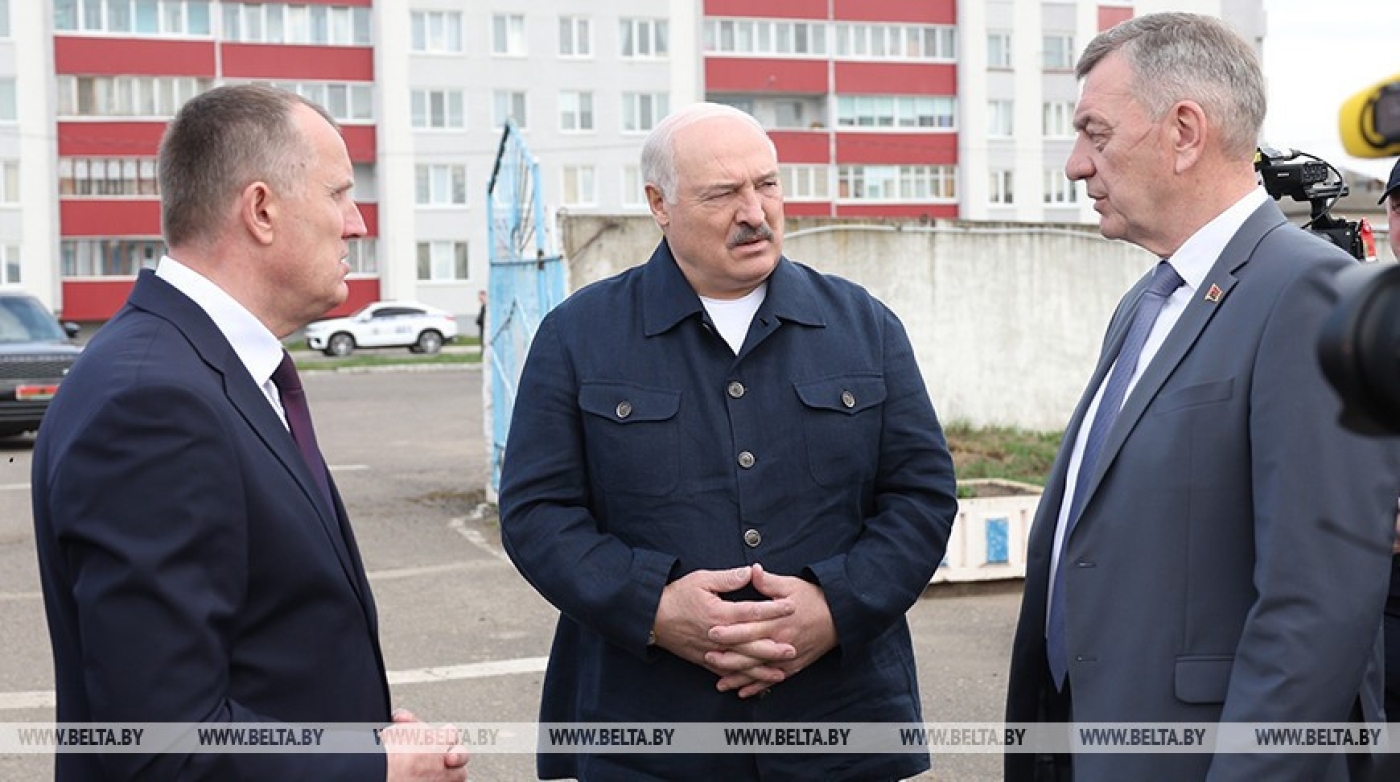 Лукашенко работает в Шклове, в центре внимания сфера АПК