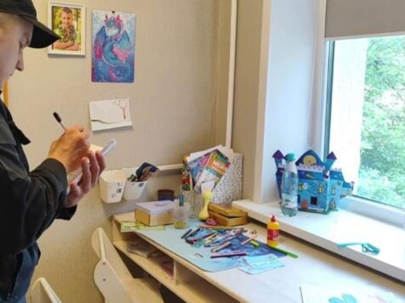 Двухлетний мальчик выпал из окна четвертого этажа в Минске