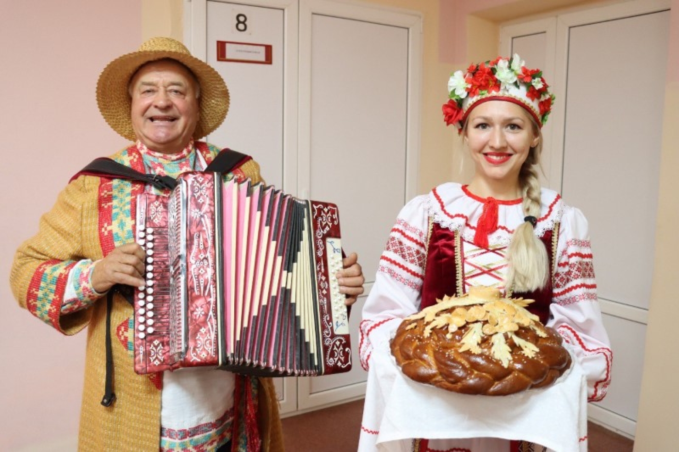 С караваем – к людям золотого возраста