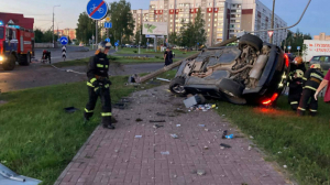 В Полоцке пьяный водитель на BMW влетел в светофор: пассажир погиб