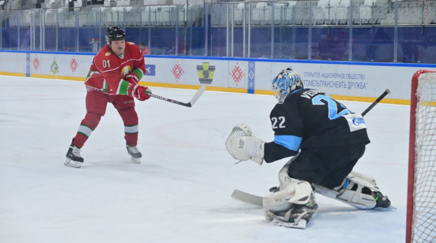 Лукашенко провел хоккейную тренировку вместе с клубом "Динамо-Минск"