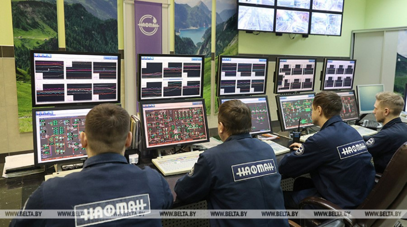 "Ознаменовал рождение белорусской нефтехимии". Лукашенко поздравил "Нафтан" с 60-летием