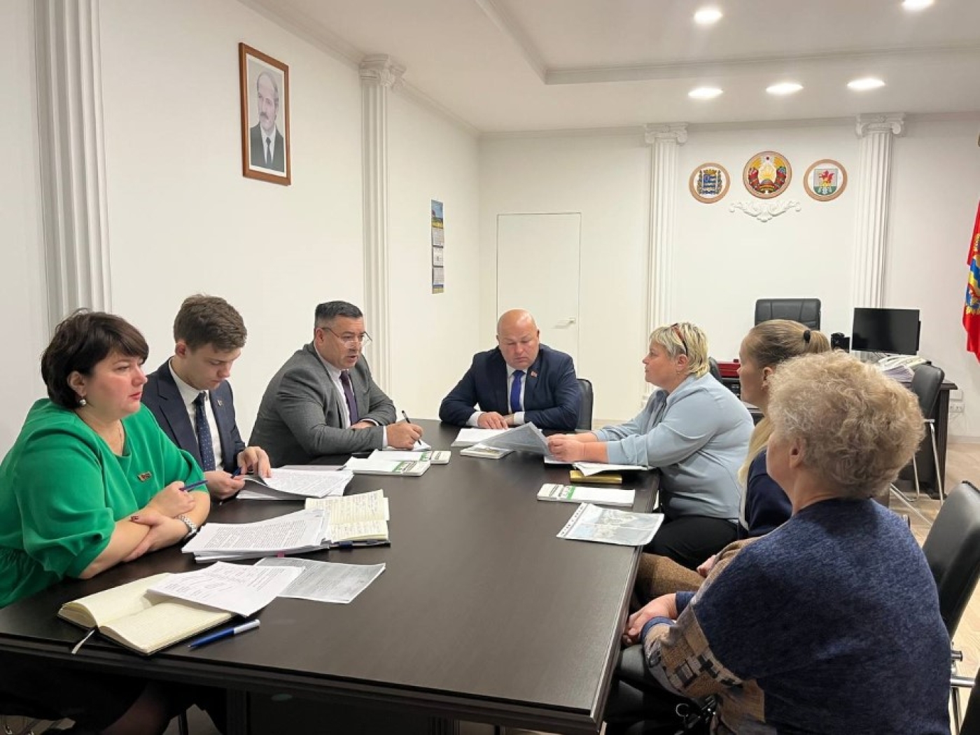 Председатель Березинского райисполкома Андрей Соколовский проводит прием граждан