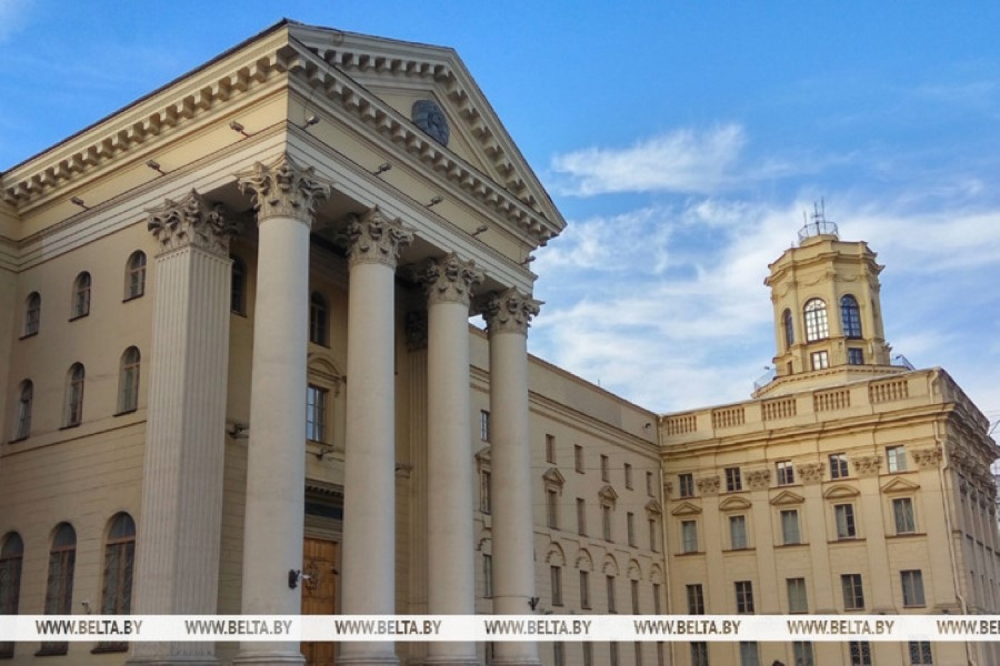 Ежедневно отдают силы, знания и навыки борьбе с угрозами государству. Лукашенко поздравил сотрудников КГБ