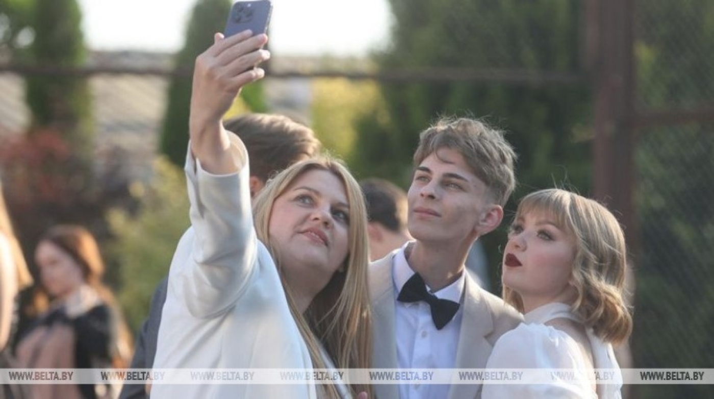 В Минской области со школой прощаются более 20 тысяч выпускников