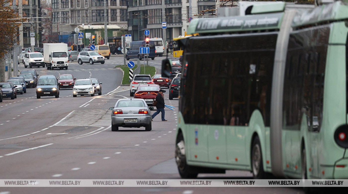 ГАИ напомнила правила безопасного движения в гололедицу