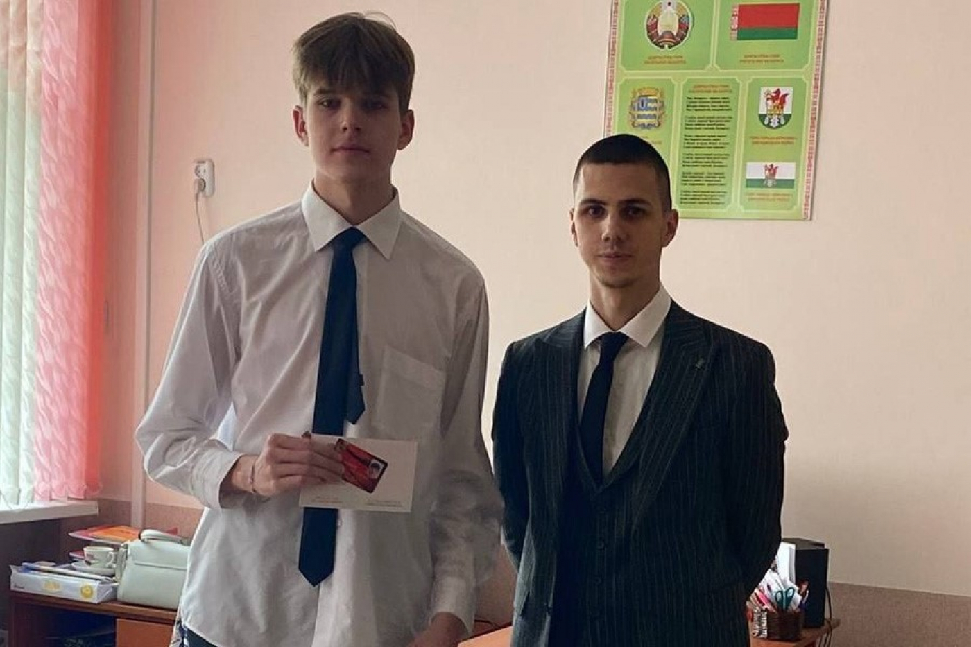 В учреждениях образования в честь 20-летия прошла церемония вручения молодежных билетов БРСМ