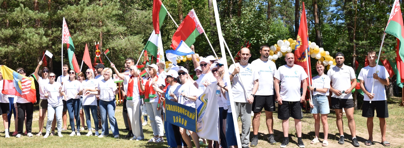 Самые активные учителя в Жорновке: веселье в кругу друзей и память о павших воинах…