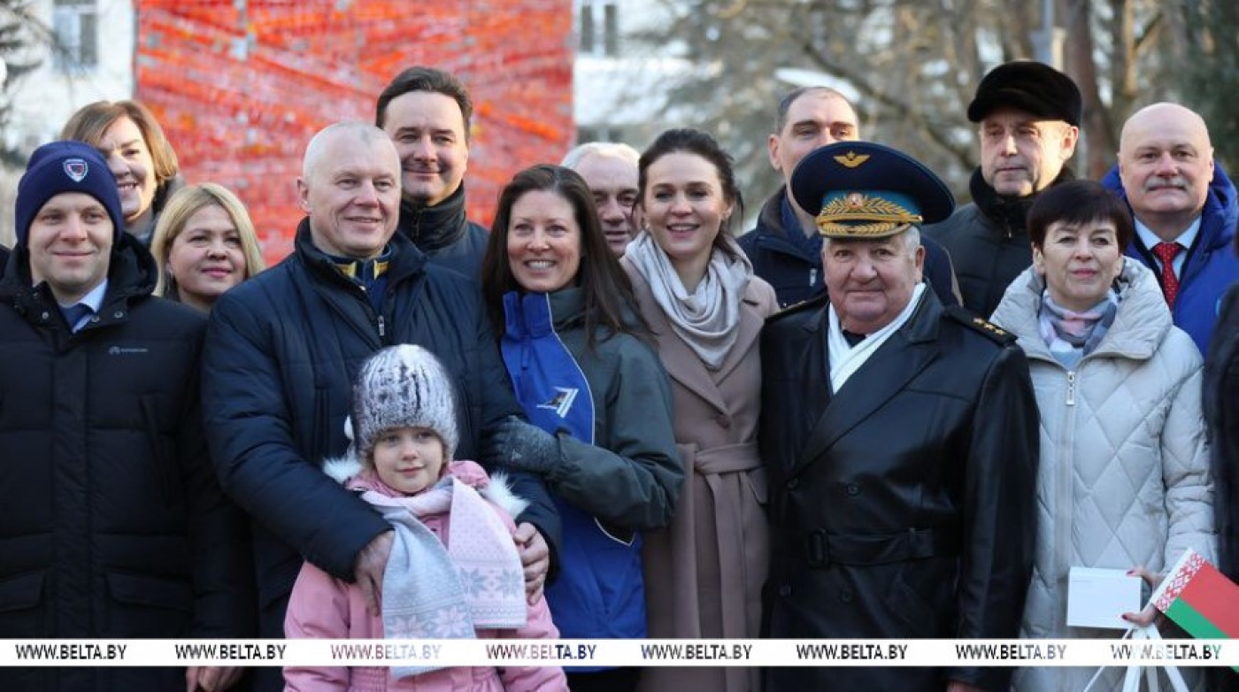 Основной и дублирующий экипажи ЭП-21 в Звездном городке торжественно проводили на Байконур