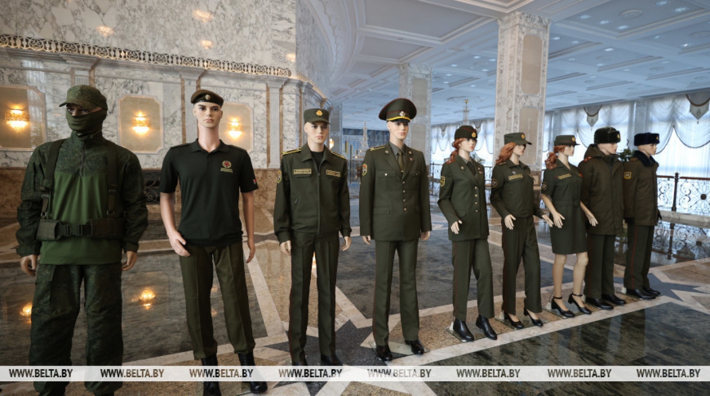 Лукашенко представили новые образцы военной формы