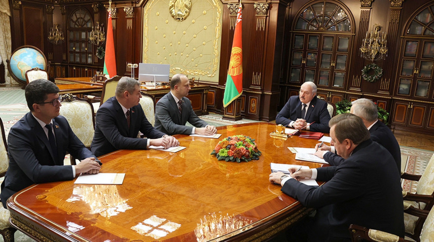 "Область непростая, если не сказать больше". Что Лукашенко требует от нового помощника по Витебской области