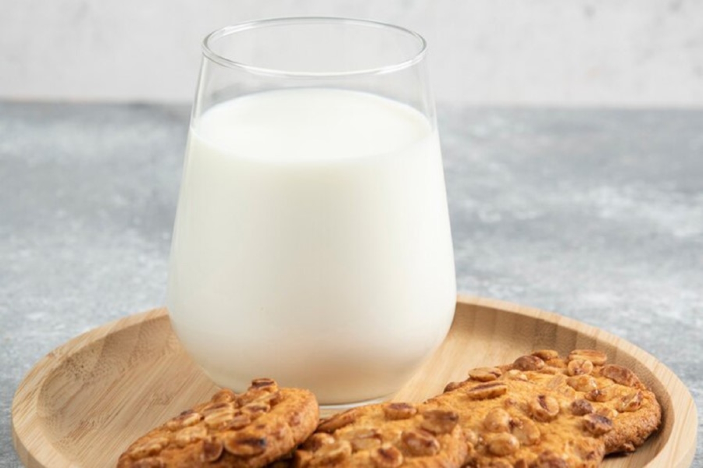 В какое время лучше всего пить кефир? Отвечает диетолог