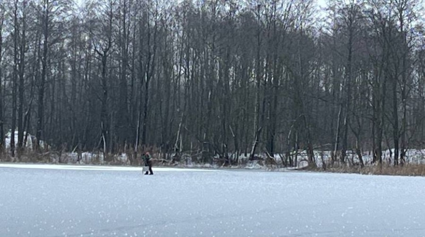 Работник ОСВОД спас провалившегося под лед рыбака в Миорском районе