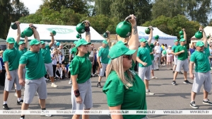 "Это было супер". В День белорусской письменности в Лиде гиревики и новостники удивили флешмобом