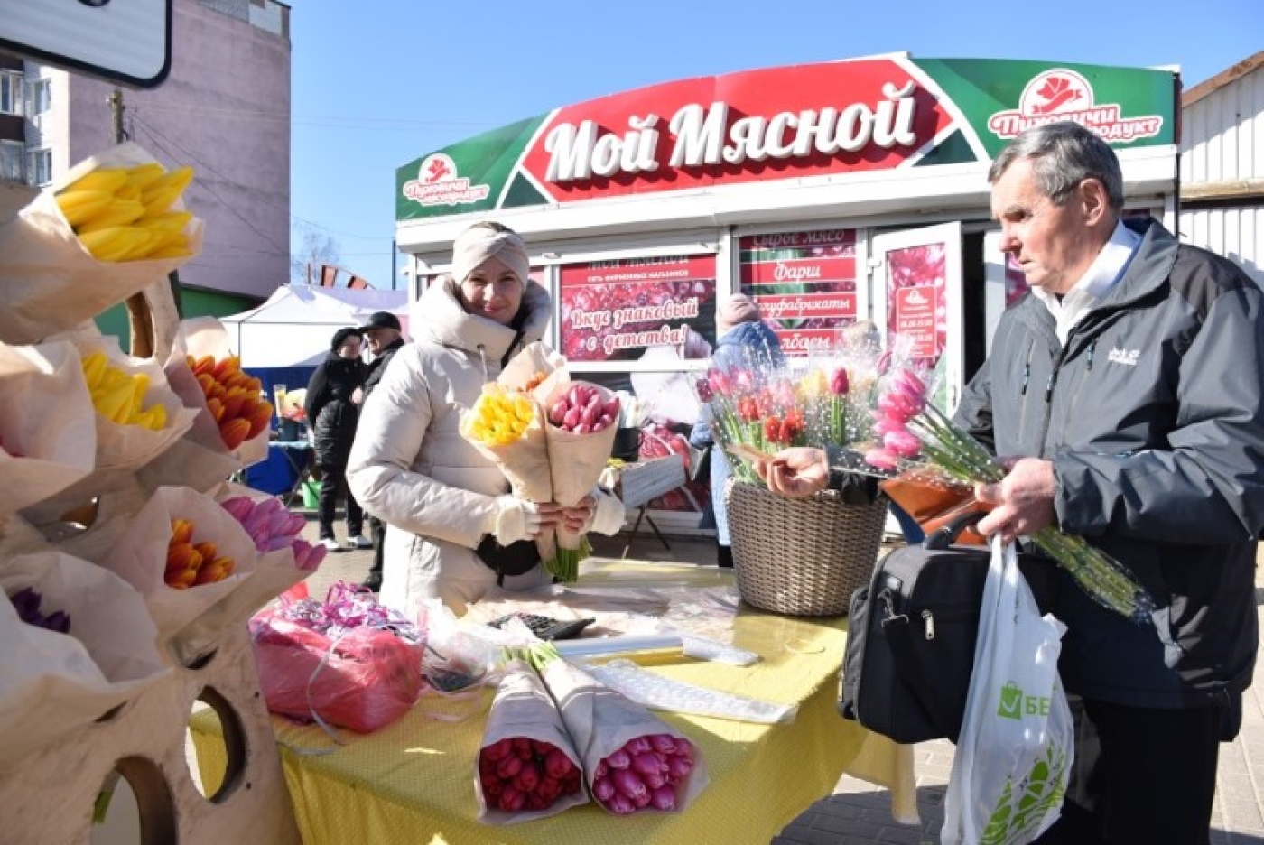 Жёлтые мимозы, красные тюльпаны…