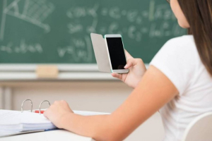 В каких случаях детям можно пользоваться мобильниками на уроках