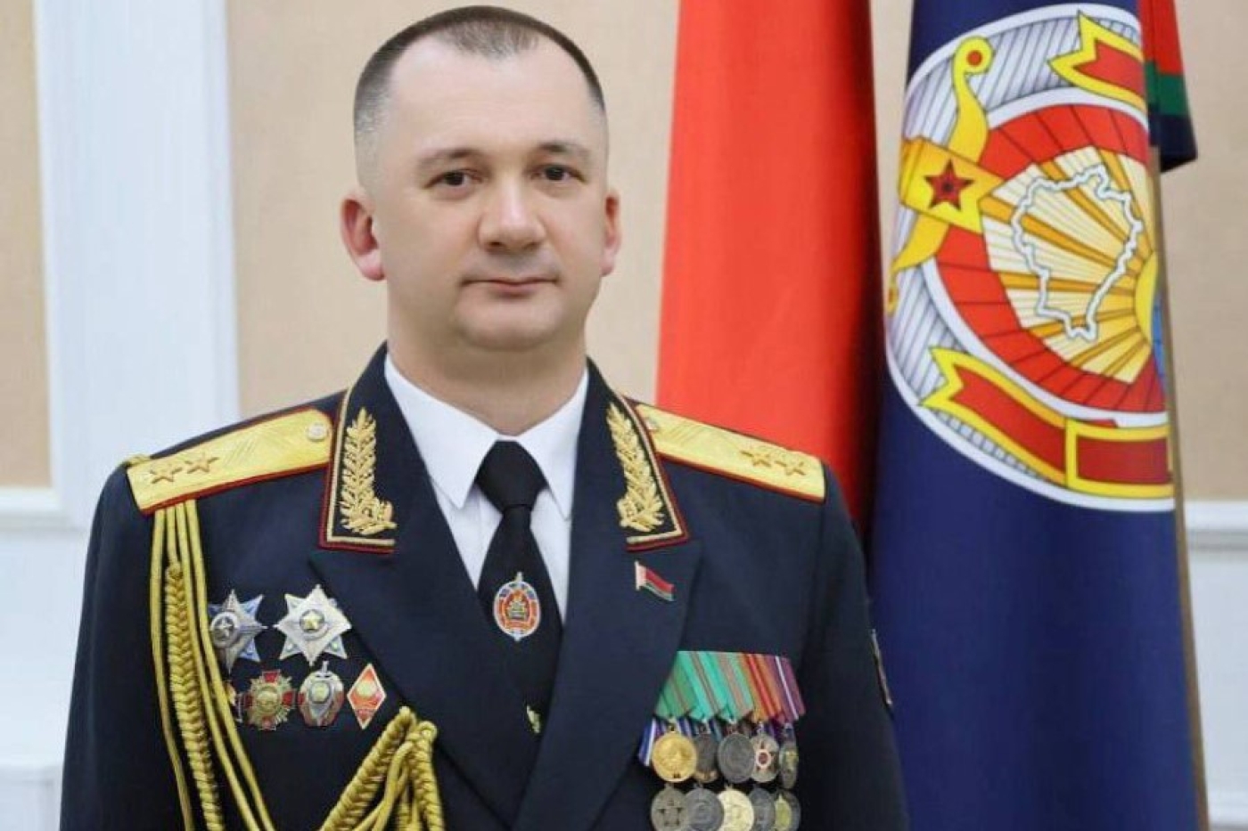 Иван Кубраков, министр внутренних дел, поздравляет коллег с Днем милиции