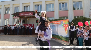 В школах Беларуси сегодня звенит последний звонок