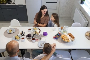 Женщины vs мужчины: кто и сколько времени тратит на домашние дела?