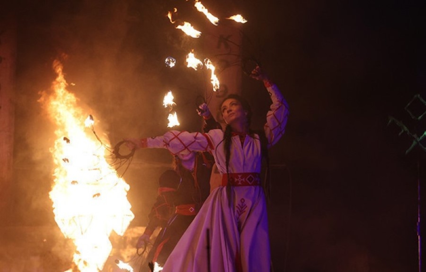 В Центральном ботаническом саду НАН Беларуси прошел первый день масштабного фестиваля огня "Феникс"