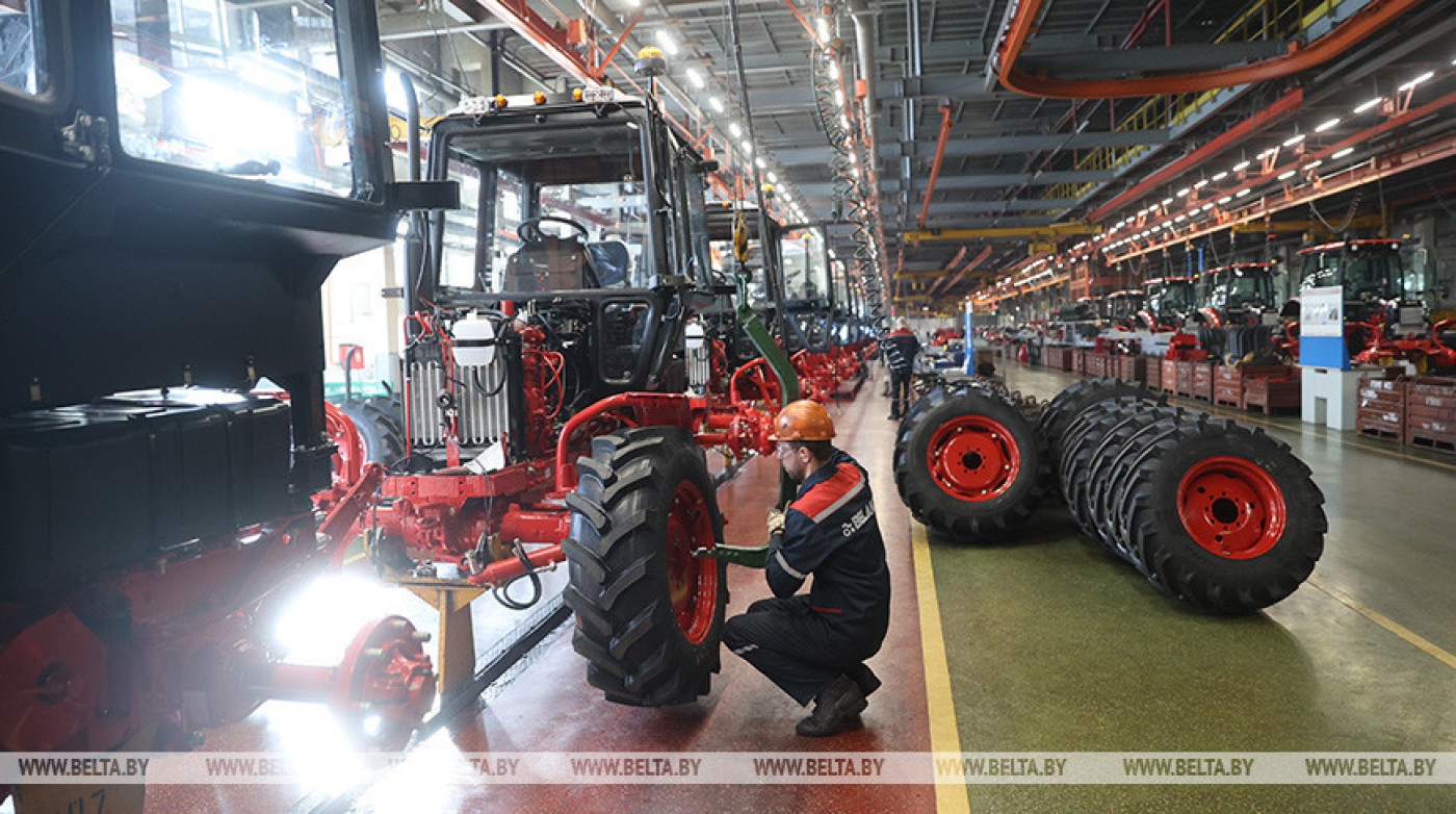 Лукашенко потребовал от промышленников засучить рукава и работать на российском рынке