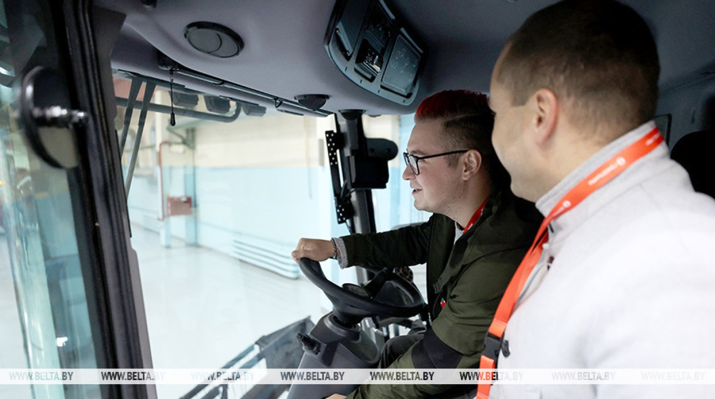 Участники "Марафона единства" покорили высоту гомельских комбайнов